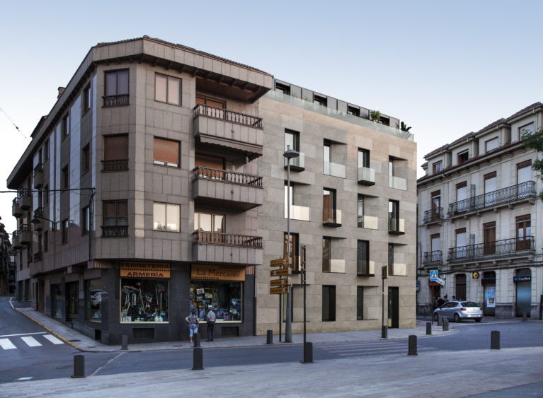 AQSO arquitectos office. This housing project located in a conservation area offers a contemporary style that respectfully blends with the surroundings. The sober fachada encloses a series of high-end apartments.