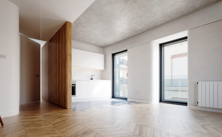 AQSO arquitectos office, salón de las viviendas Maragato Loft en Astorga. La tarima de madera de espina de pez combina con las baldosas hexagonales de hormigón de la cocina en un diseño simple y elegante.